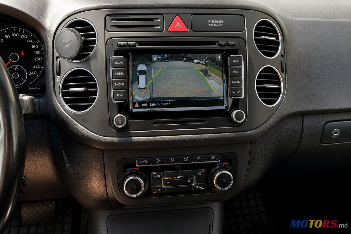 2009' Volkswagen Golf Plus photo #5