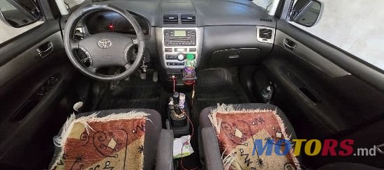 2005' Toyota Avensis Verso photo #4