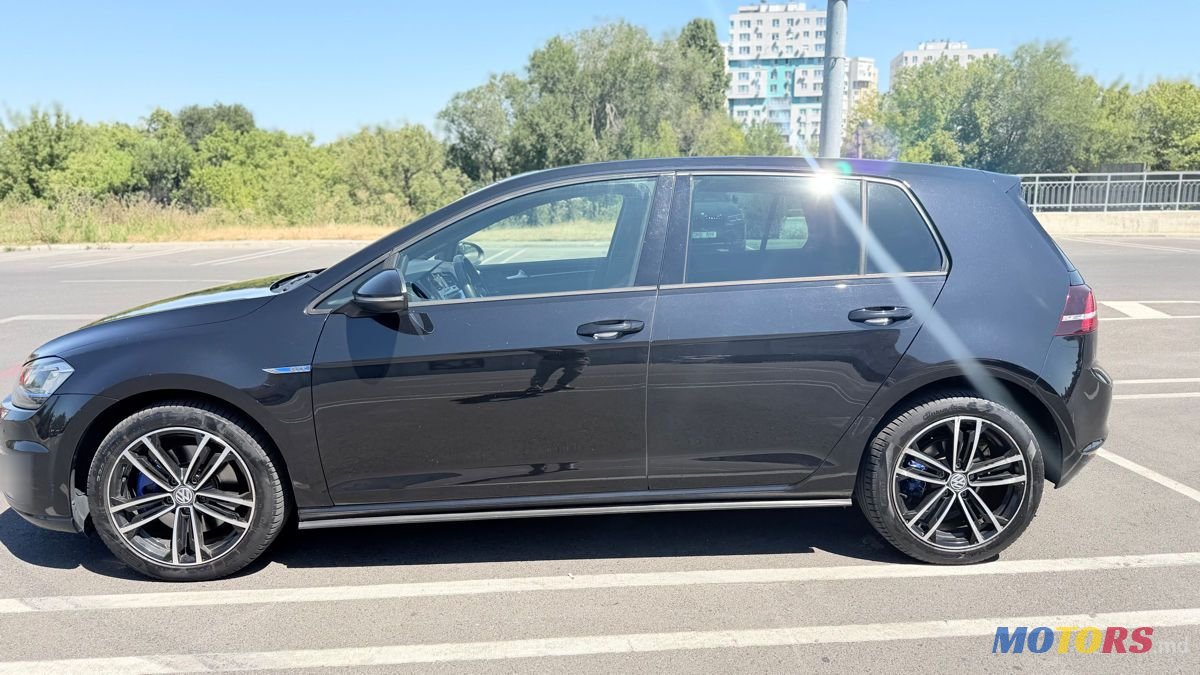 2015' Volkswagen Golf photo #3