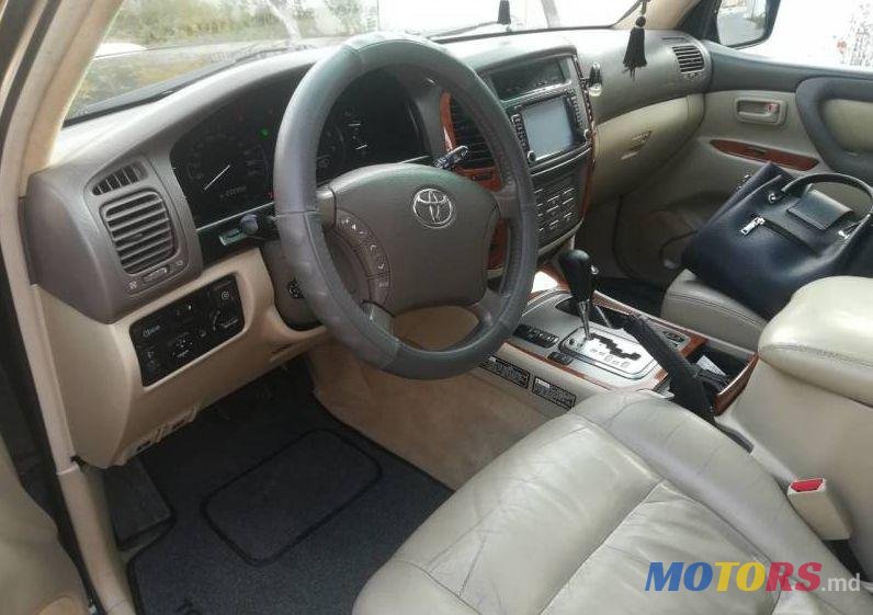 2005' Toyota Land Cruiser photo #1