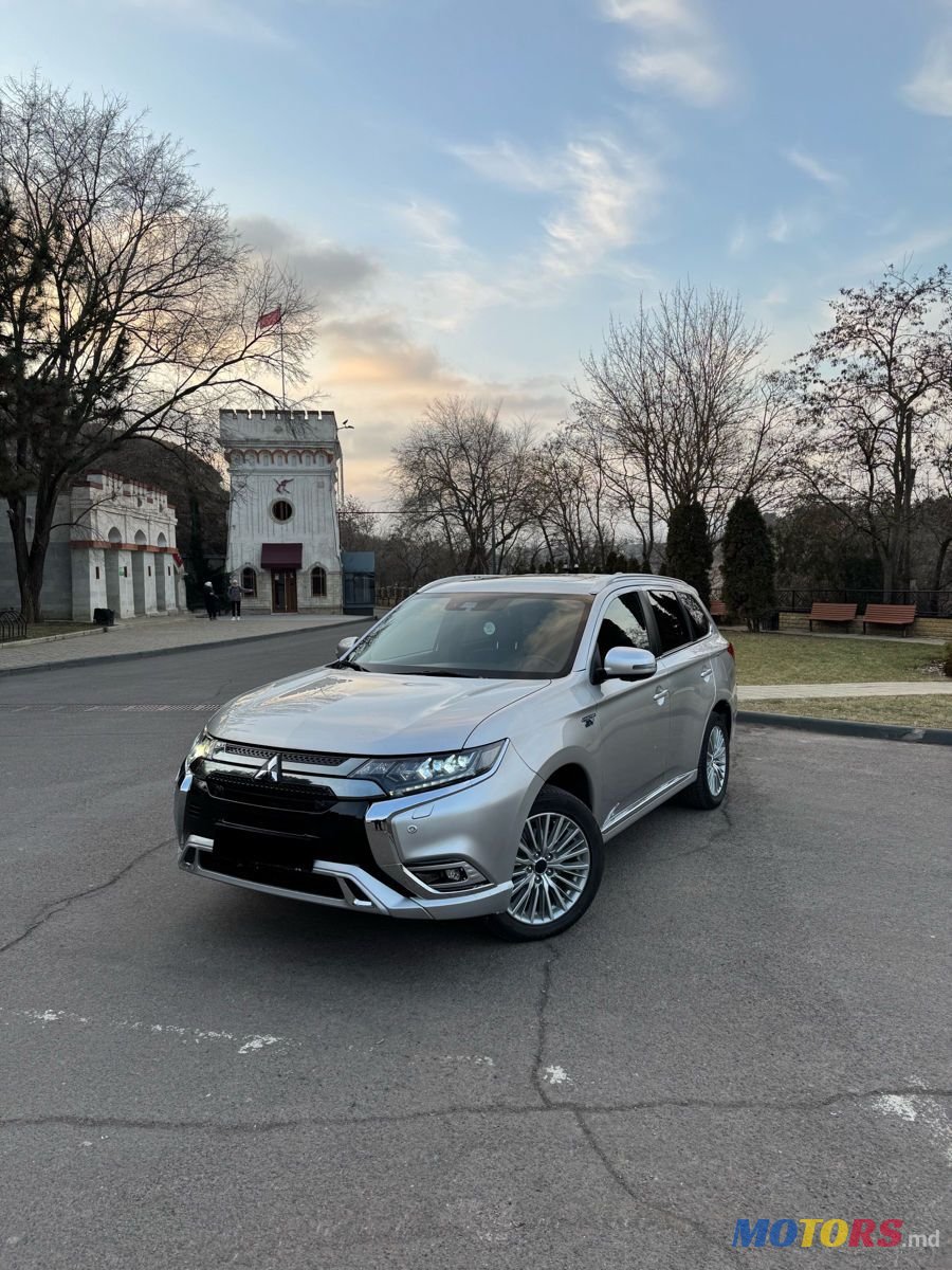 2018' Mitsubishi Outlander photo #2