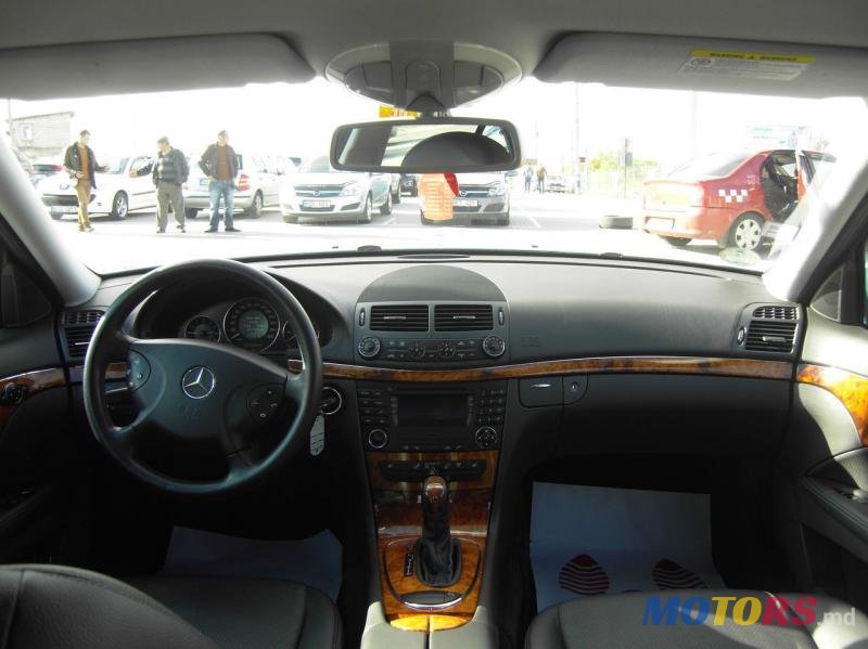 2005' Mercedes-Benz E-Class photo #3