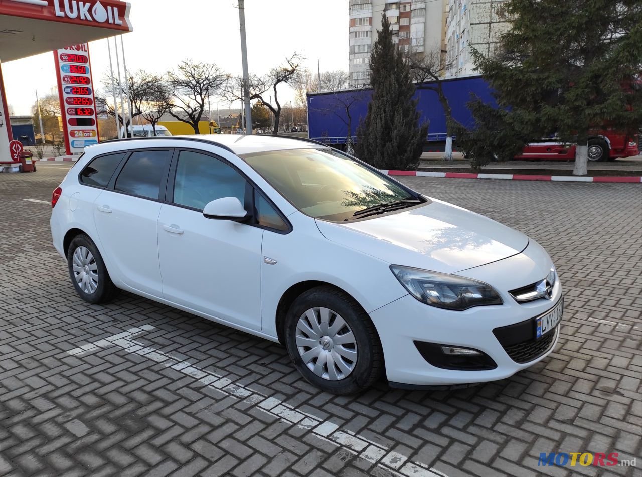2013' Opel Astra photo #1