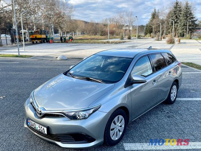 2015' Toyota Auris photo #3