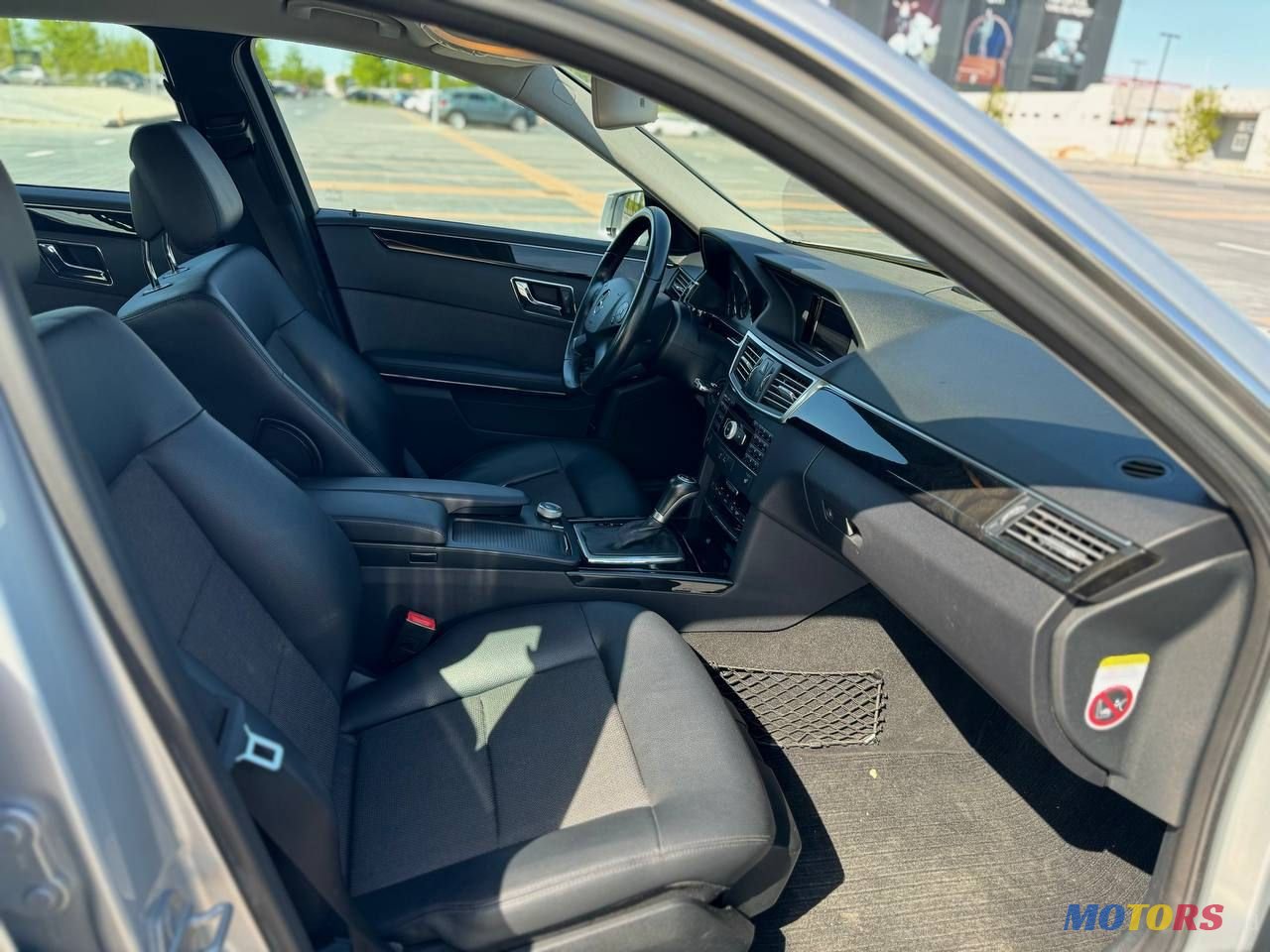 2011' Mercedes-Benz E-Class photo #5