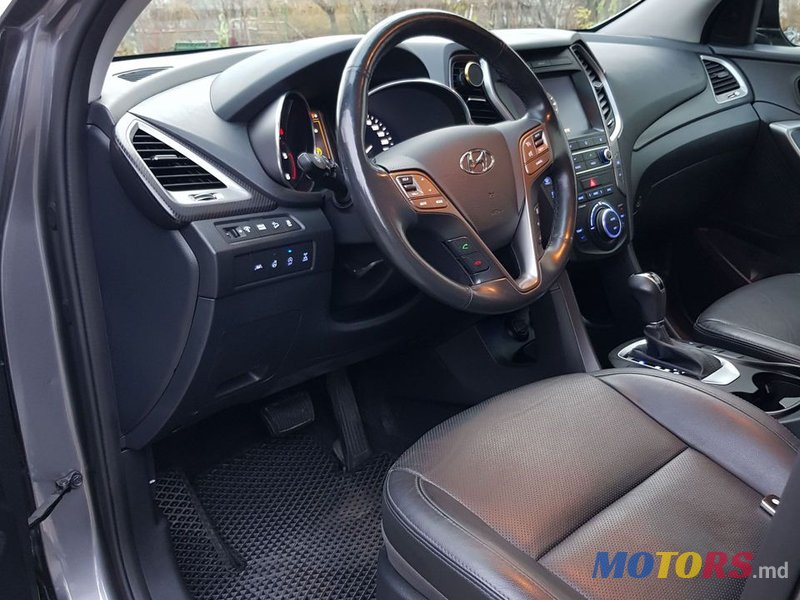 2016' Hyundai Santa Fe photo #5