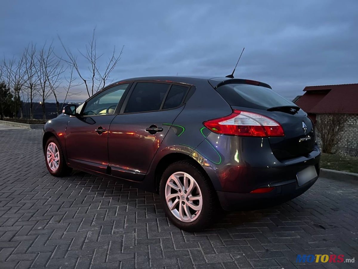2012' Renault Megane photo #3