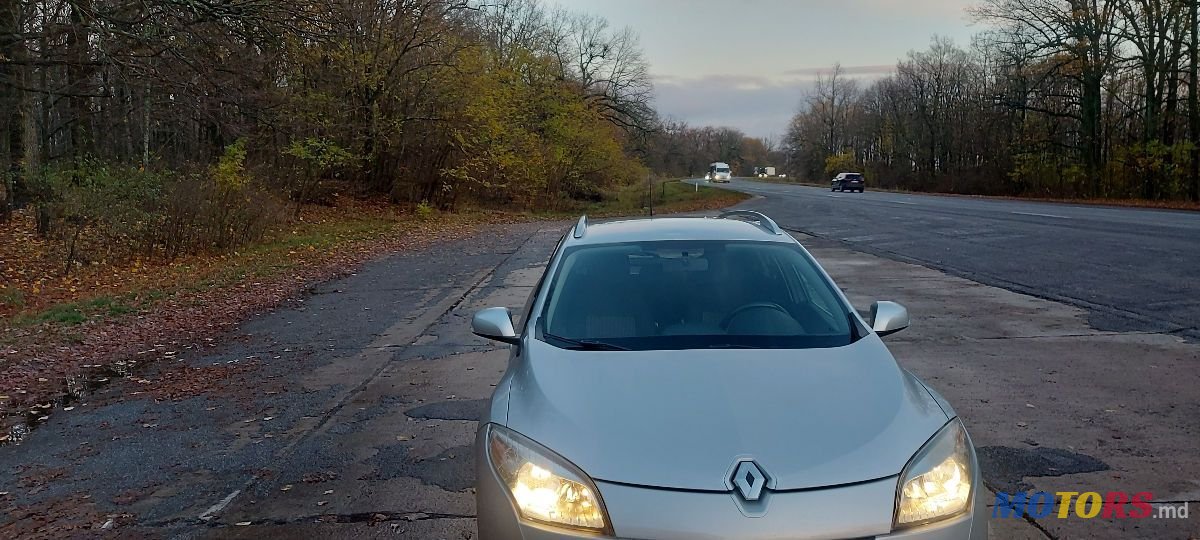2011' Renault Megane photo #1