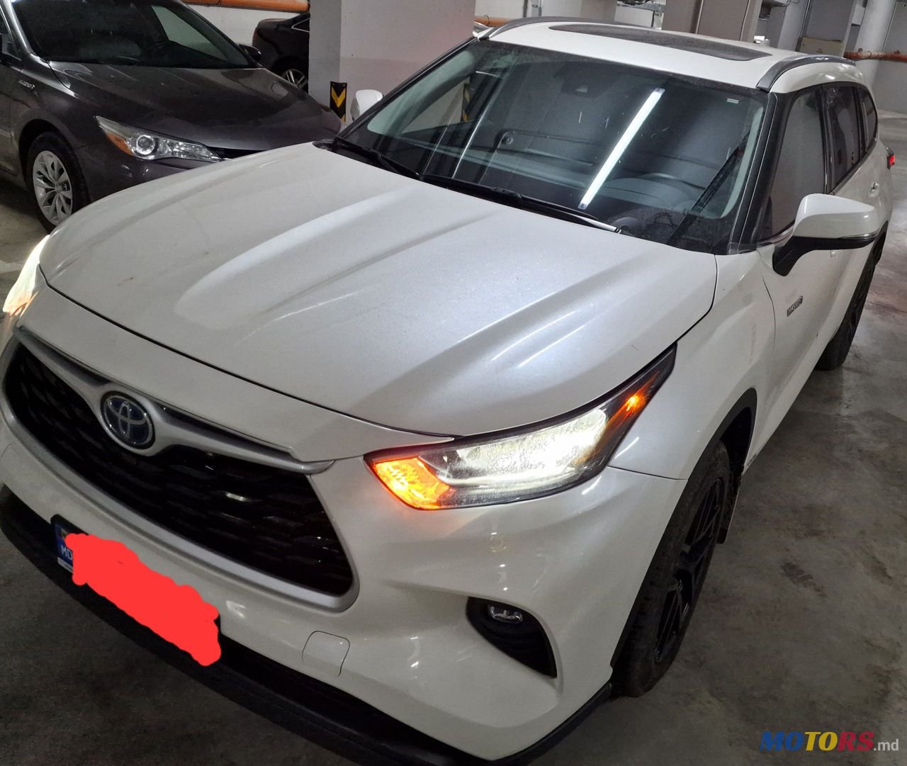 2020' Toyota Highlander photo #2