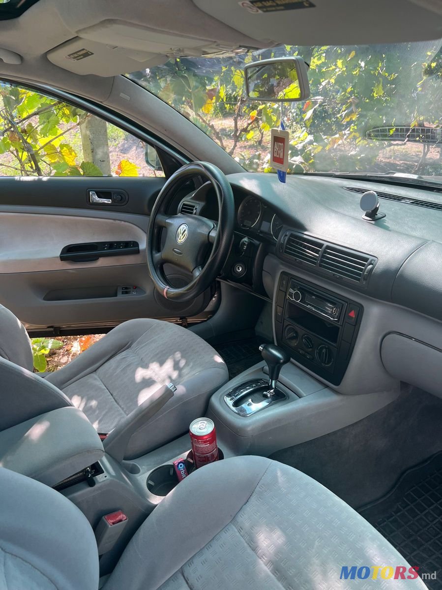 2003' Volkswagen Passat photo #2