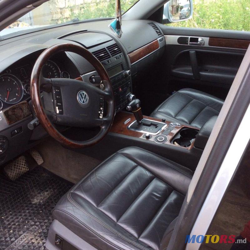2004' Volkswagen Touareg photo #2