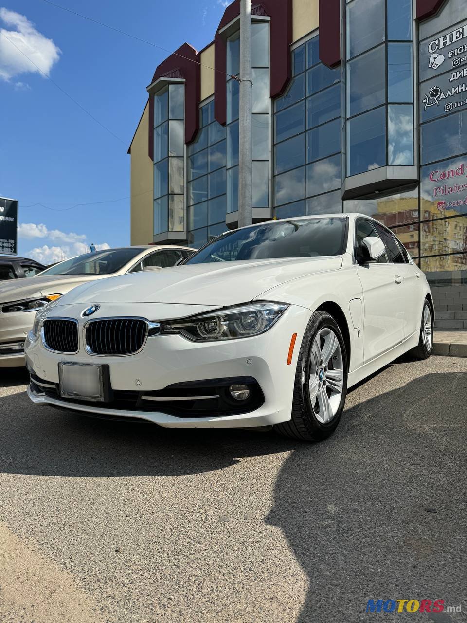 2018' BMW 3 Series Sedan photo #1