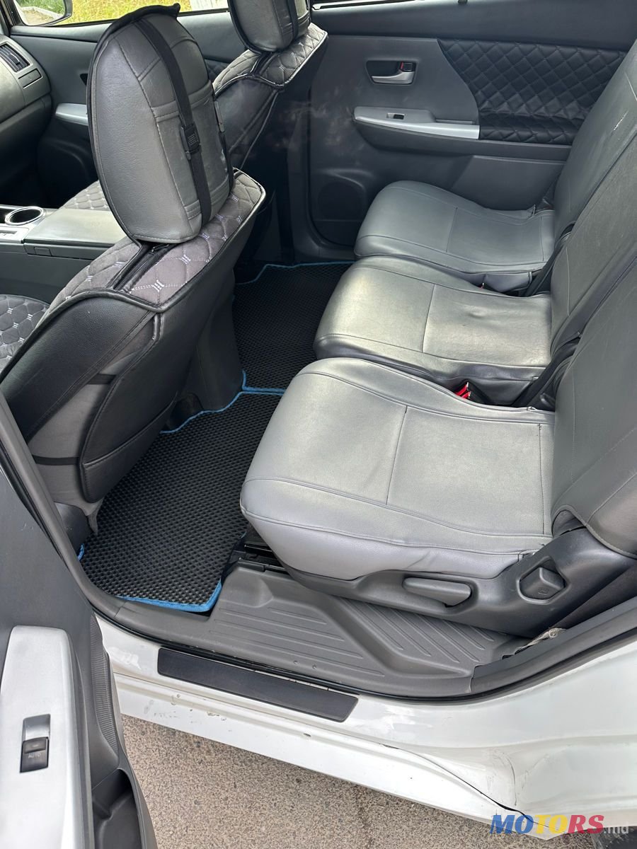 2014' Toyota Prius + photo #6