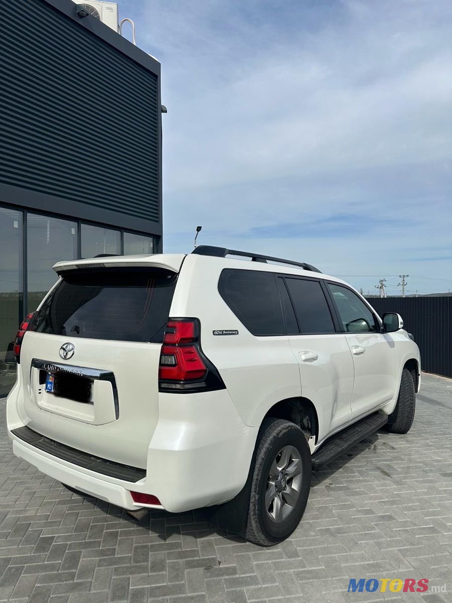 2012' Toyota Land Cruiser Prado photo #5