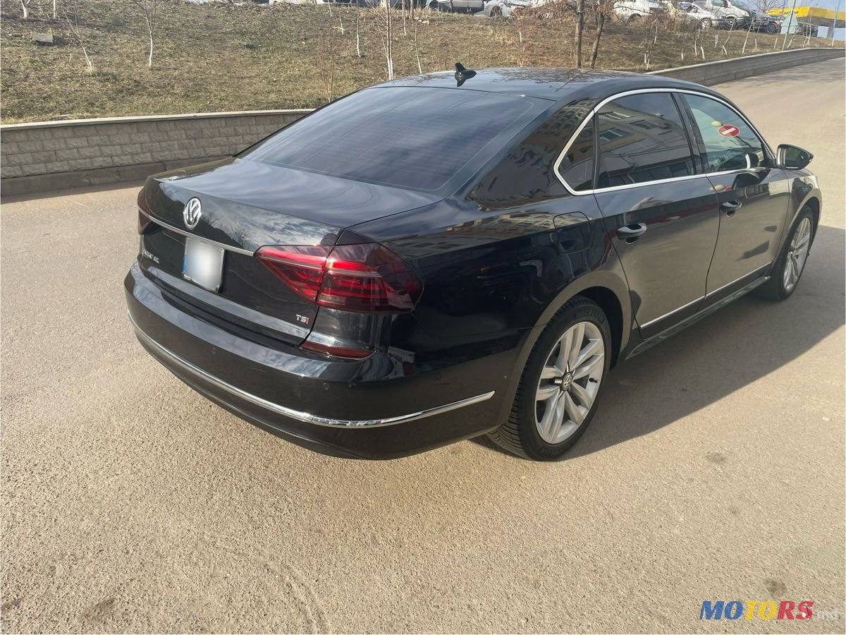 2017' Volkswagen Passat photo #3