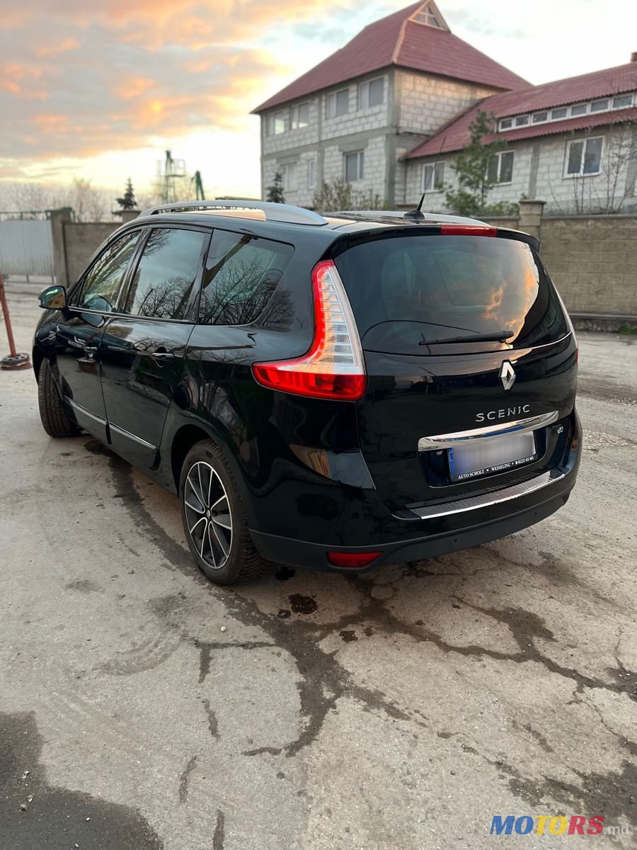 2013' Renault Grand Scenic photo #2