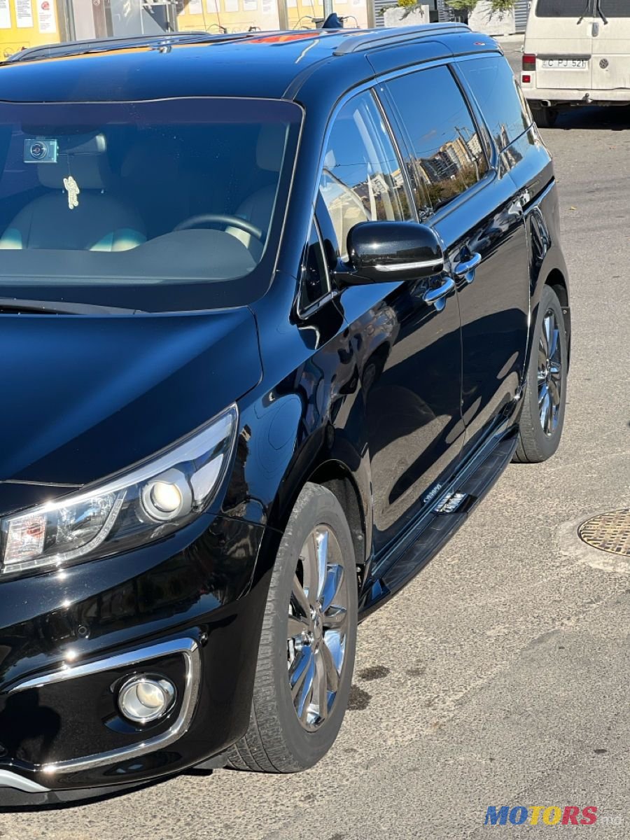2017' Kia Carnival photo #4