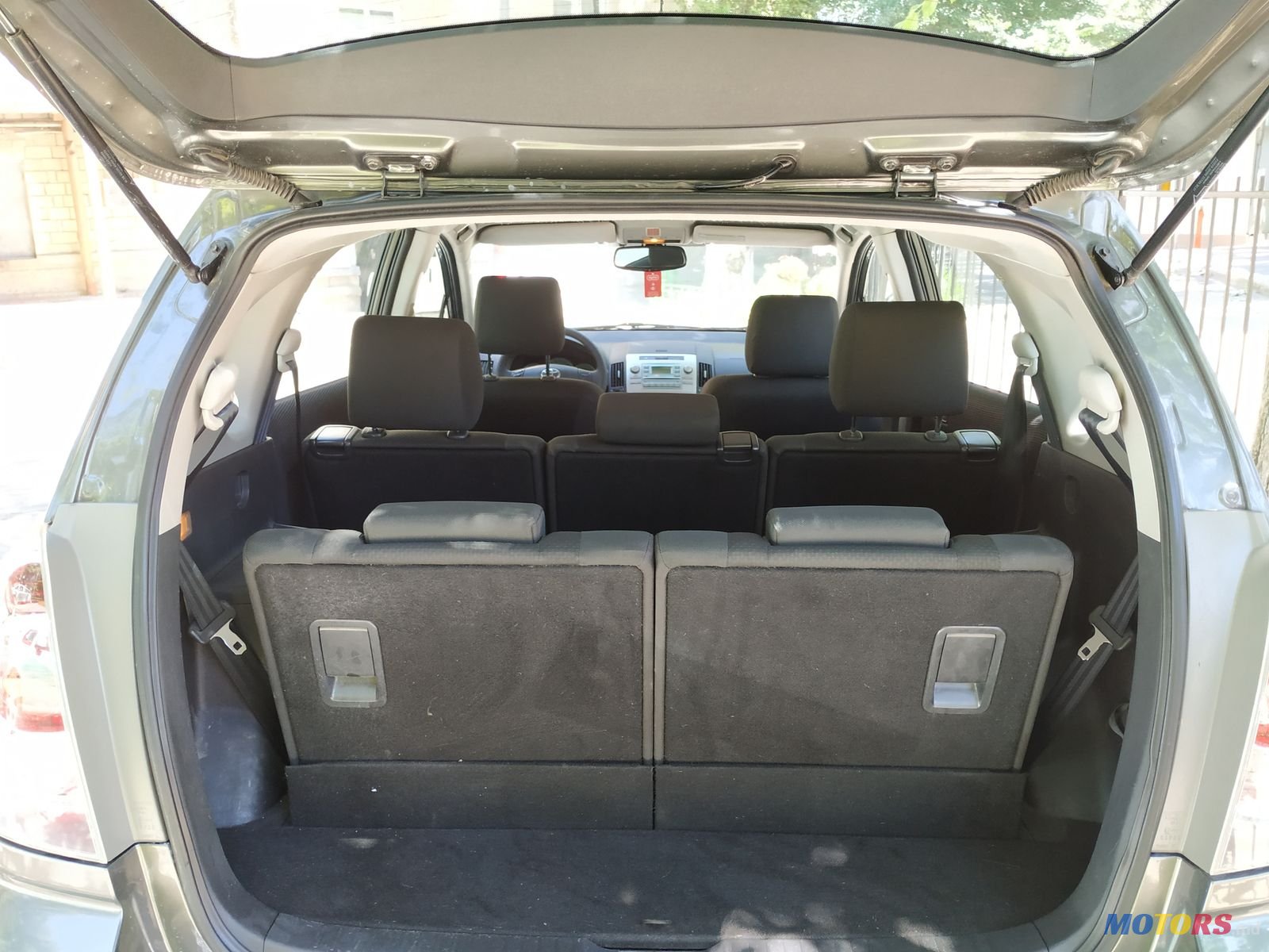 2005' Toyota Corolla Verso photo #3