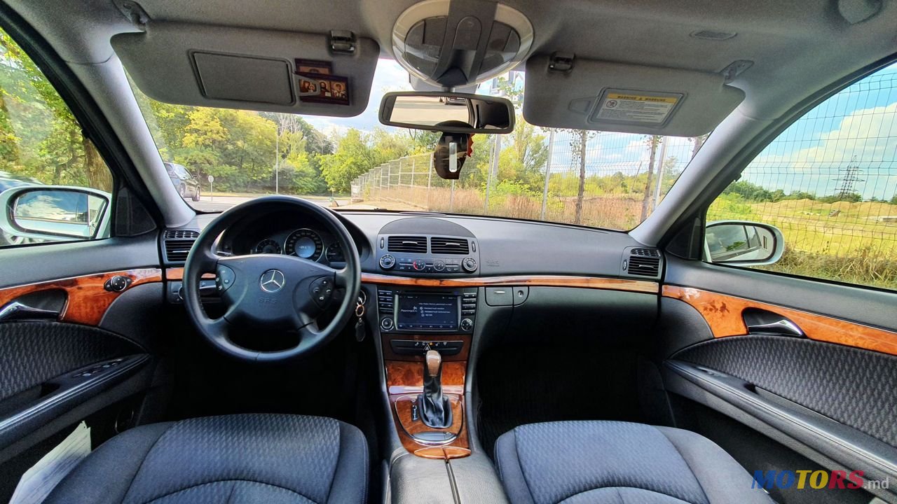 2004' Mercedes-Benz E Класс photo #2