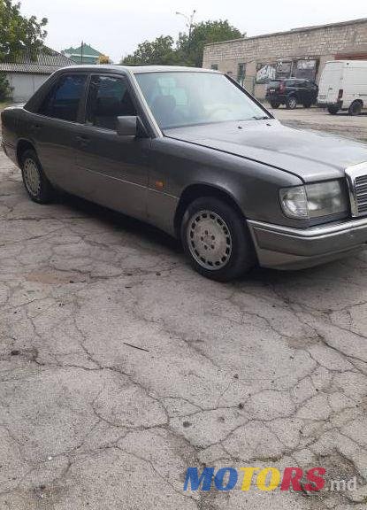 1992' Mercedes-Benz 124 photo #1
