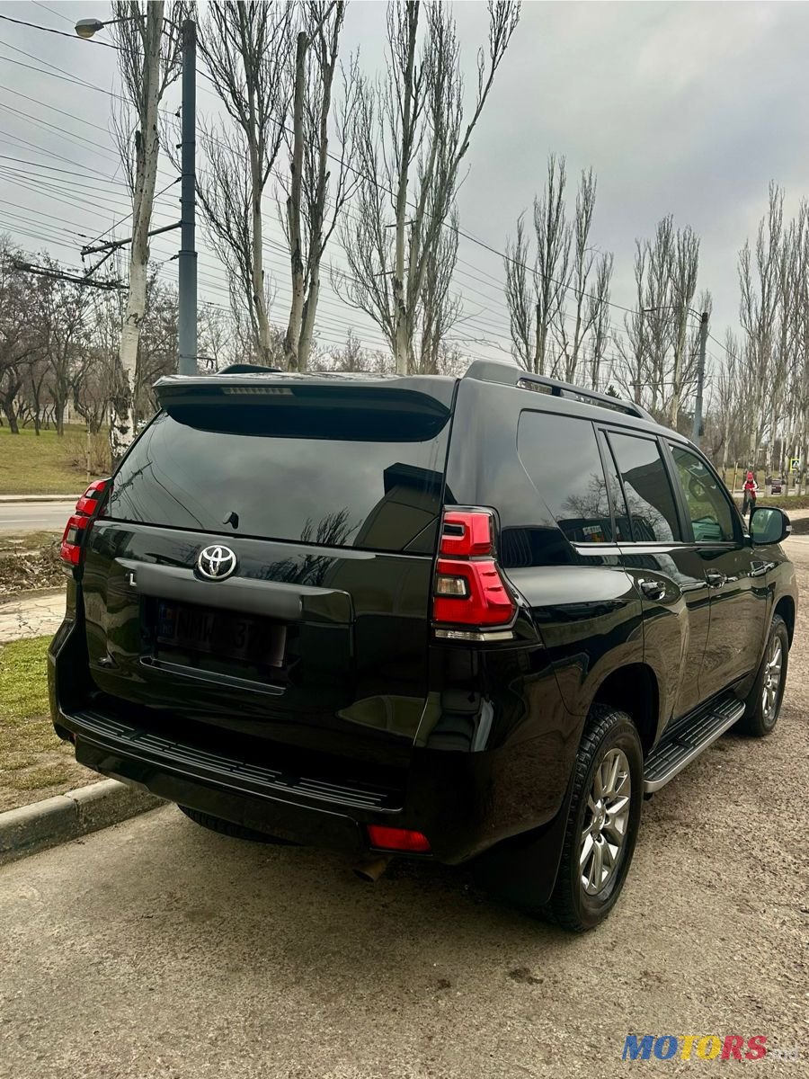 2019' Toyota Land Cruiser Prado photo #4