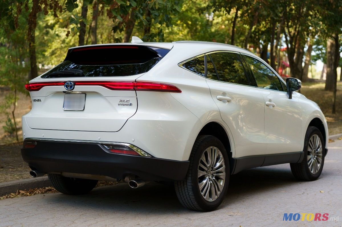 2022' Toyota Venza photo #3