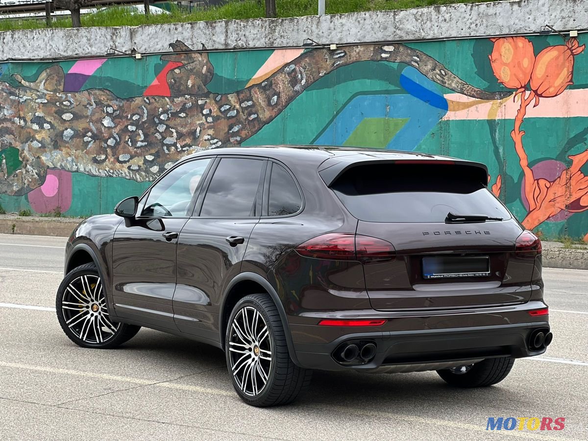 2016' Porsche Cayenne photo #3