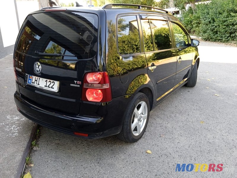 2010' Volkswagen Touran photo #2