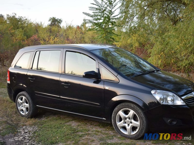 2009' Opel Zafira photo #2