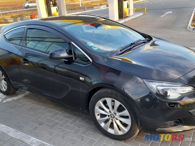 2013' Opel Astra photo #2