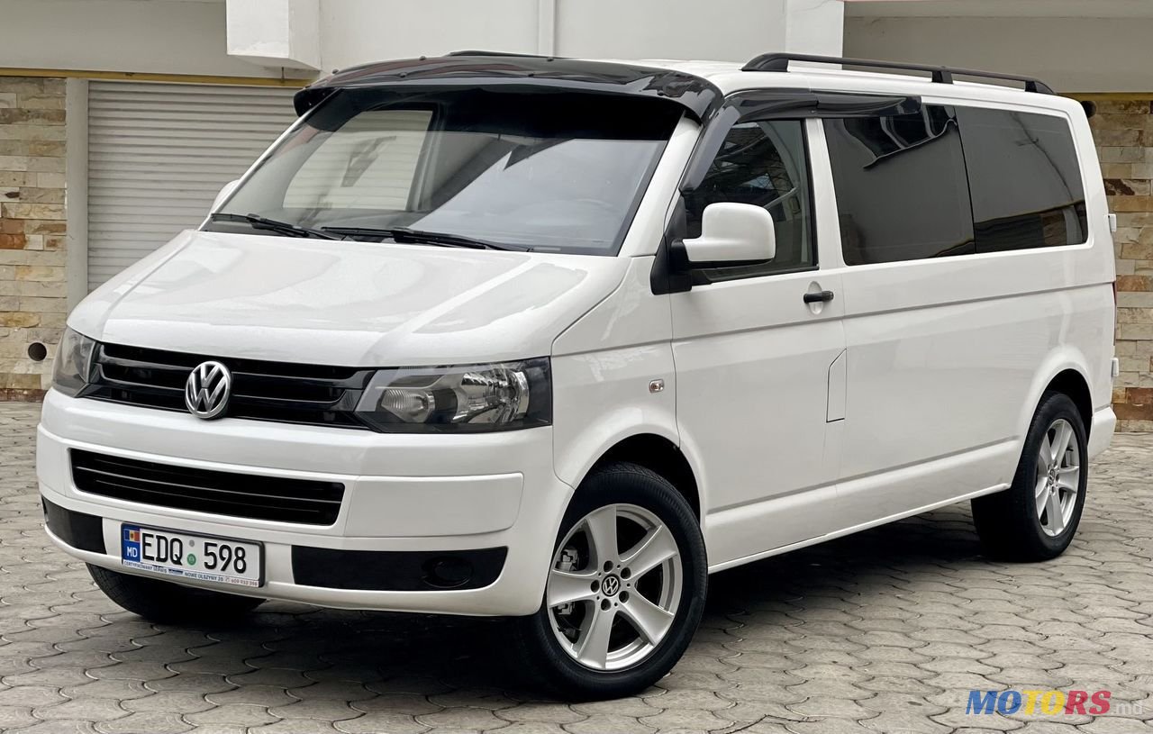 2015' Volkswagen Transporter photo #2