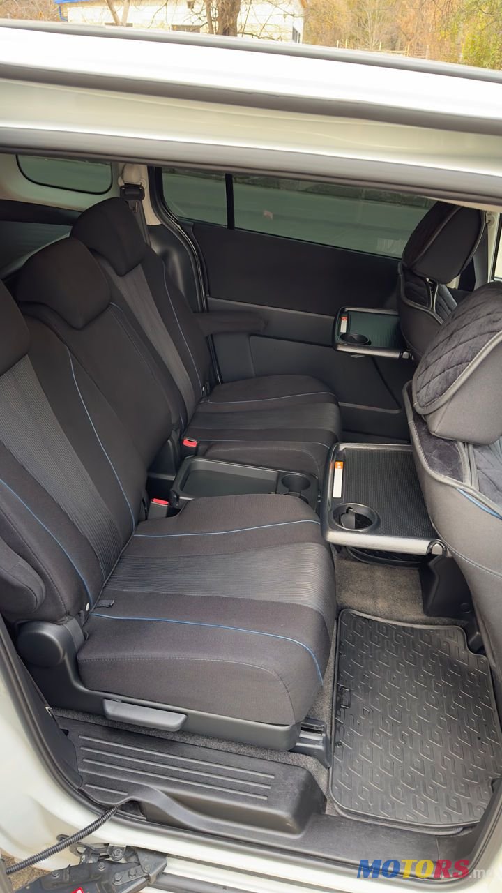 2012' Mazda 5 photo #6