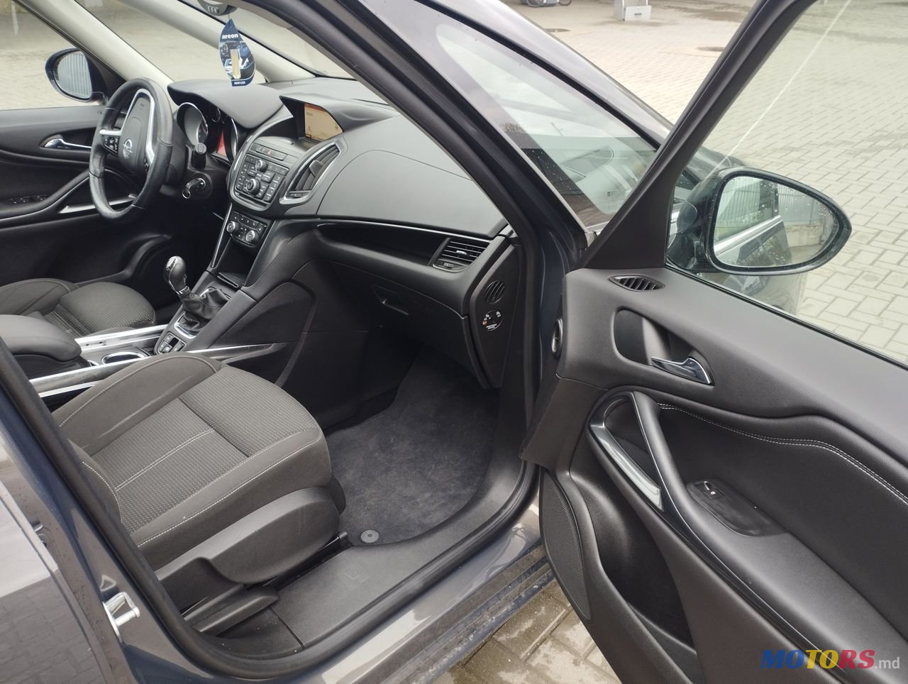 2015' Opel Zafira photo #6