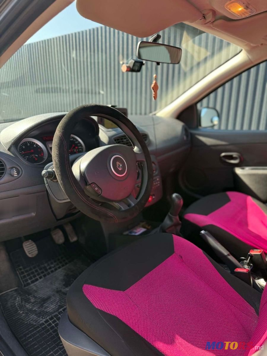 2013' Renault Clio photo #5