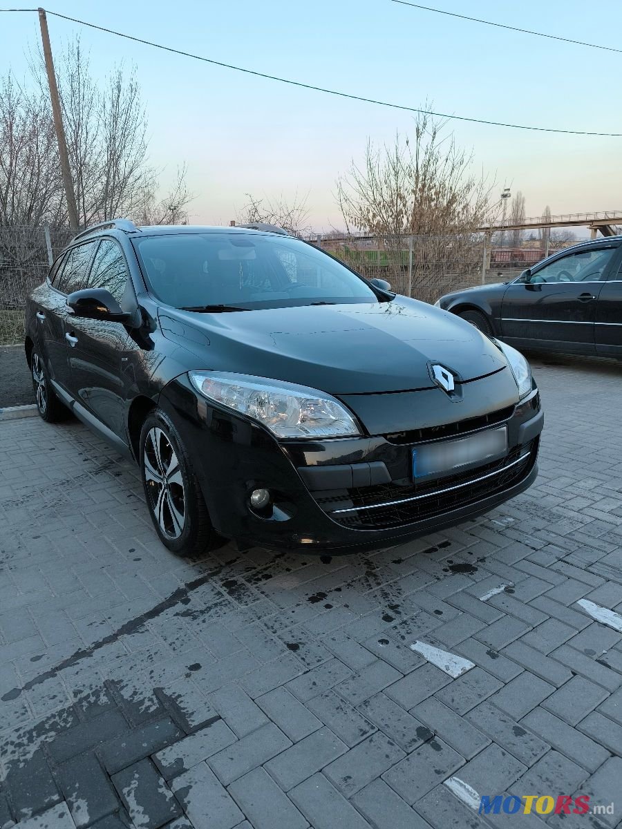 2011' Renault Megane photo #2