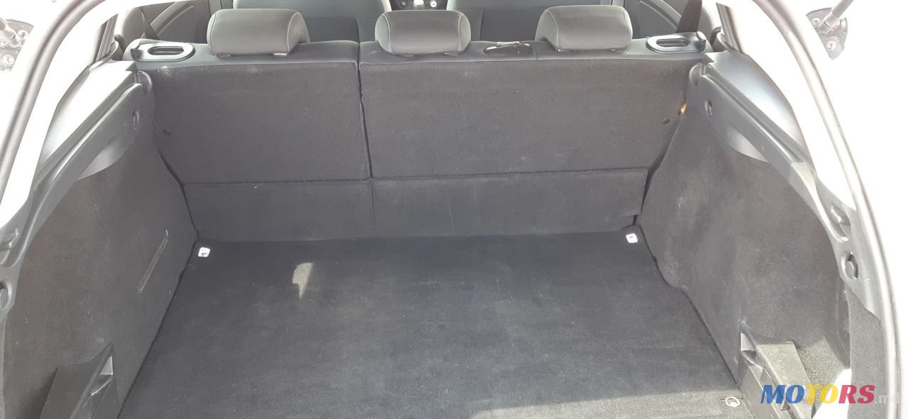 2011' Renault Megane photo #6