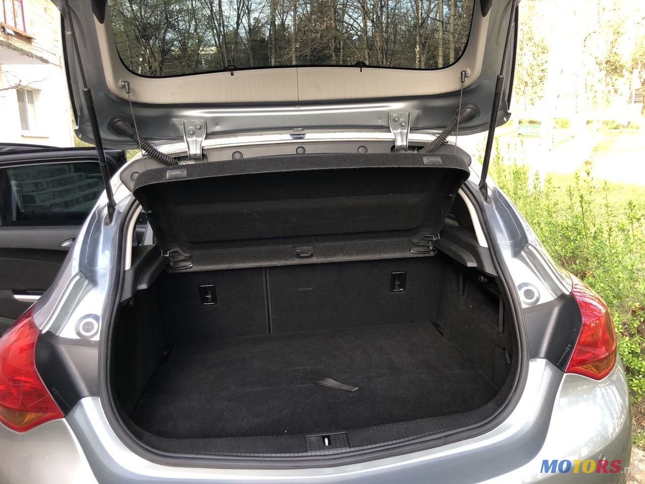 2011' Opel Astra photo #6