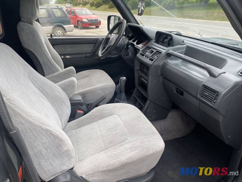 1995' Mitsubishi Pajero photo #4