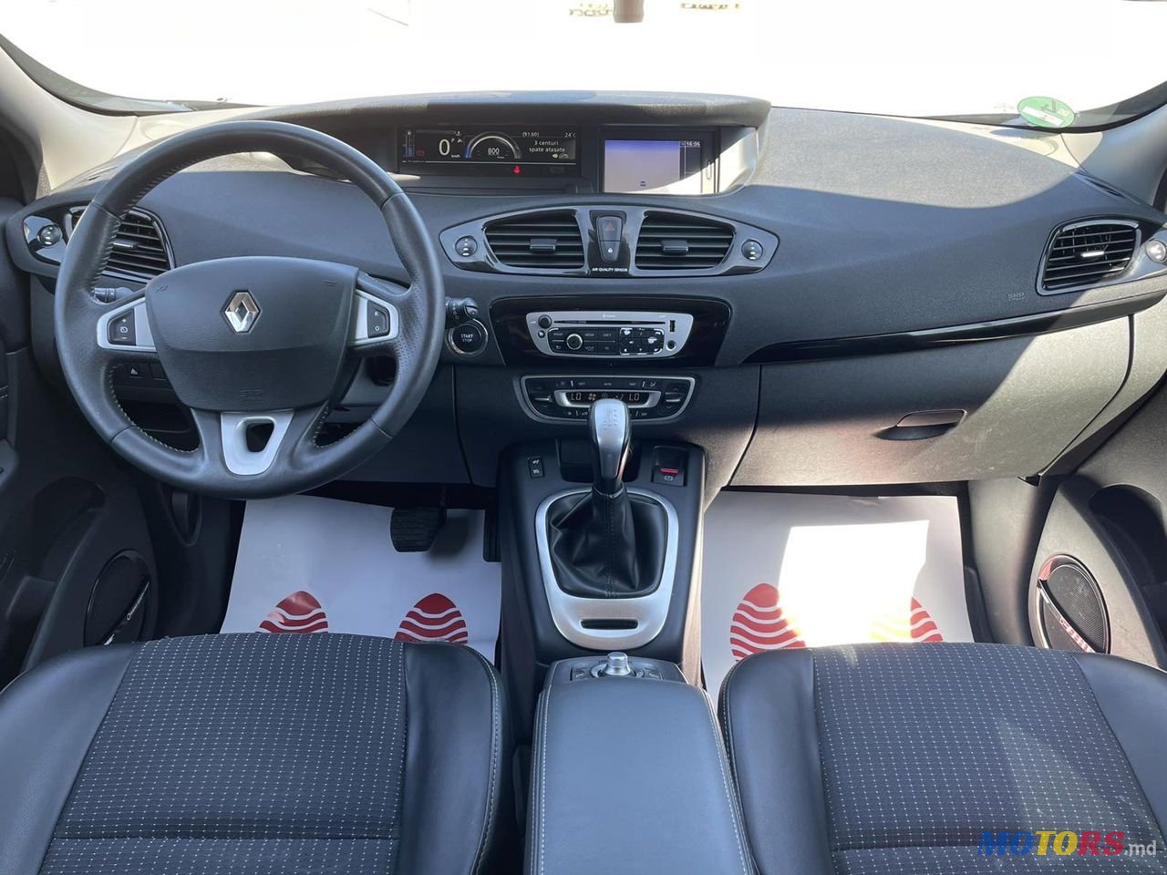 2012' Renault Grand Scenic photo #6