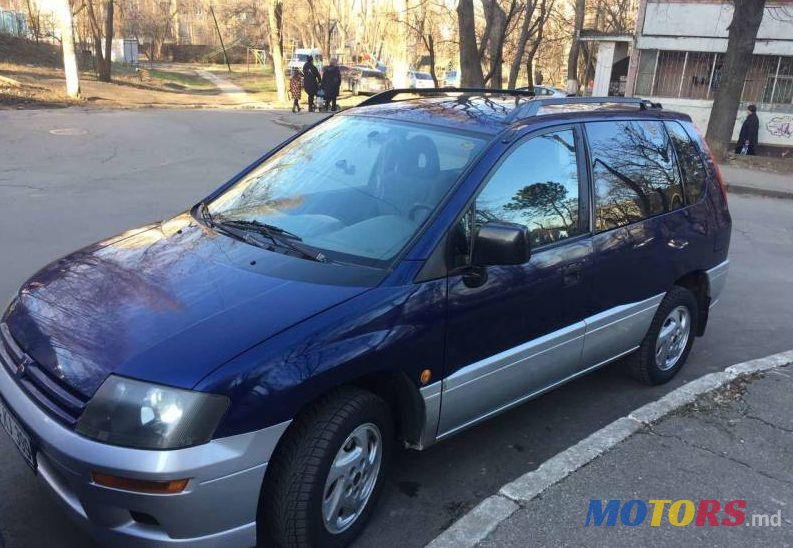 2000' Mitsubishi Space Runner photo #1