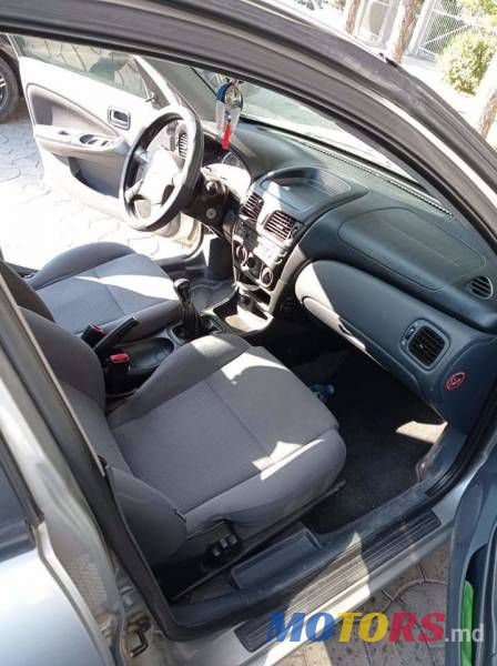 2005' Nissan Almera photo #2