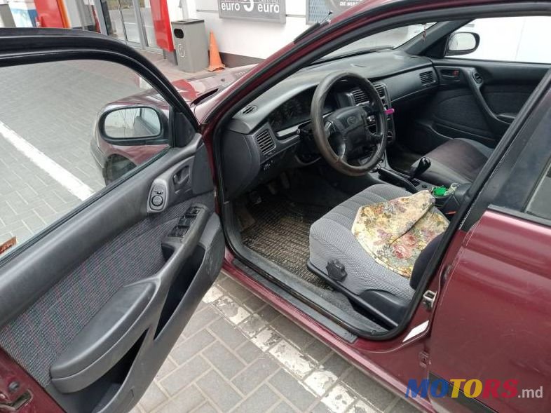 1995' Toyota Carina photo #3