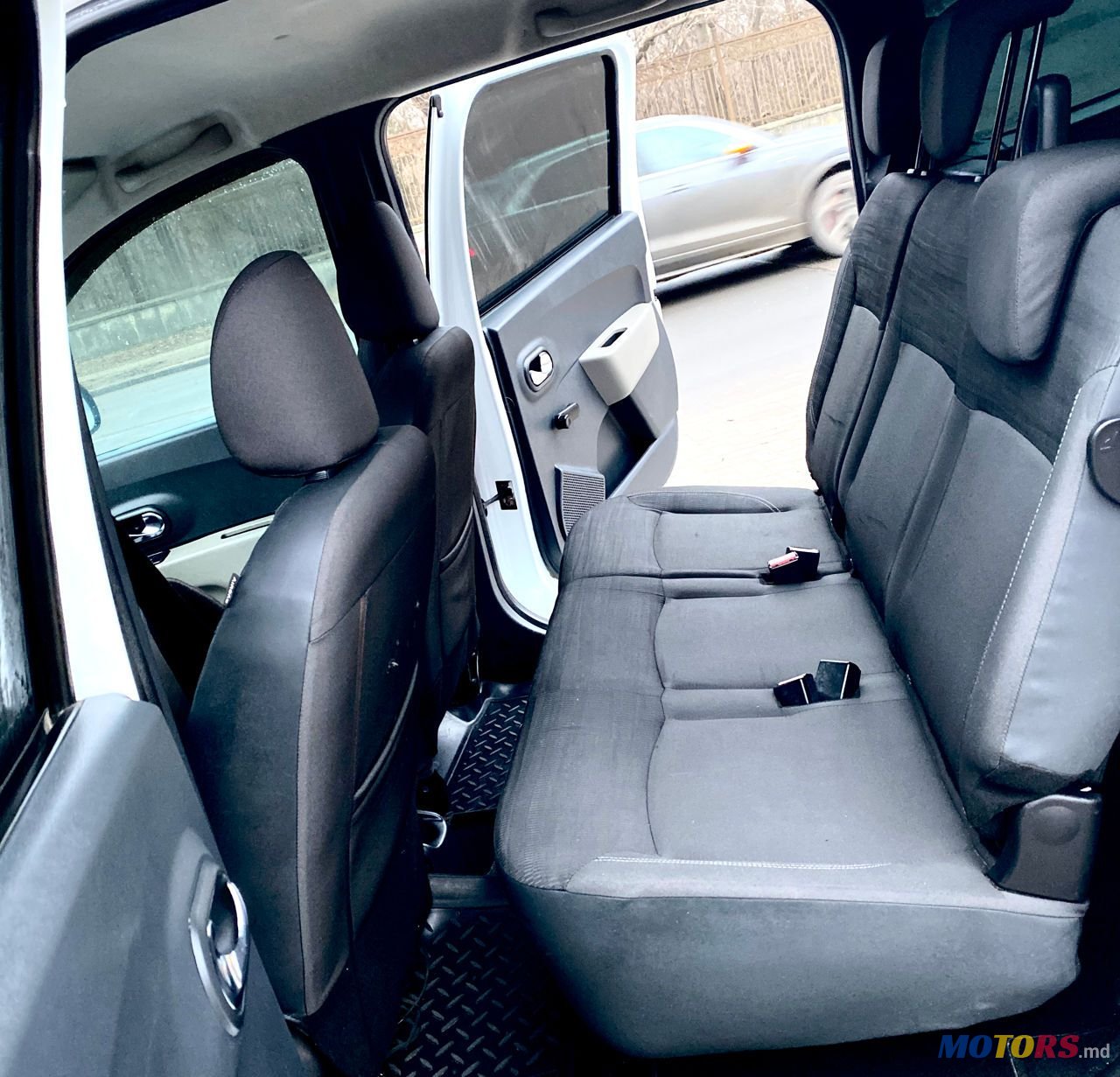 2013' Dacia Lodgy photo #5