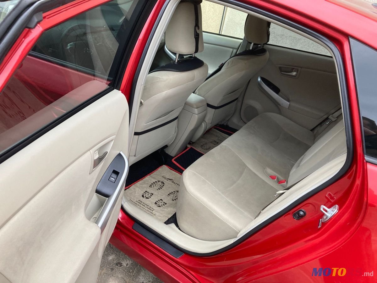 2012' Toyota Prius photo #4