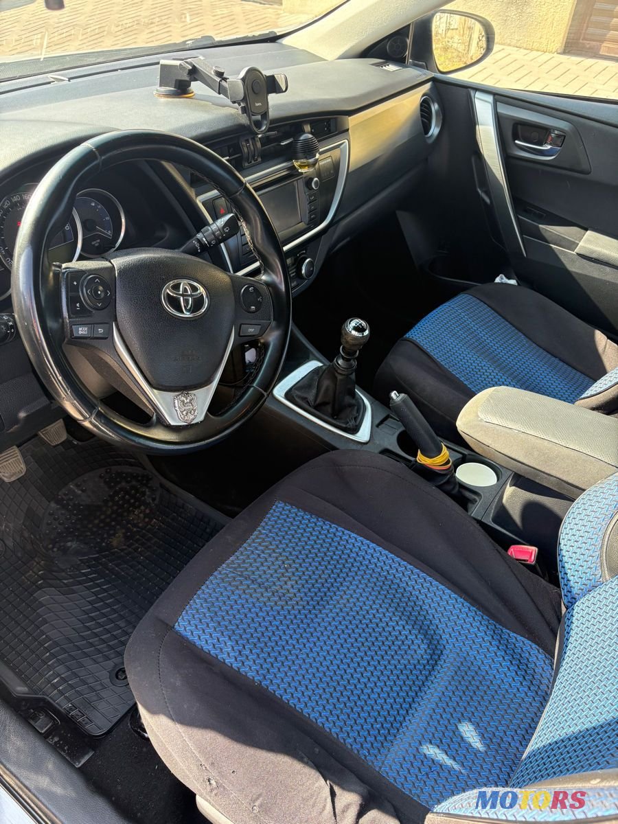 2013' Toyota Auris photo #5