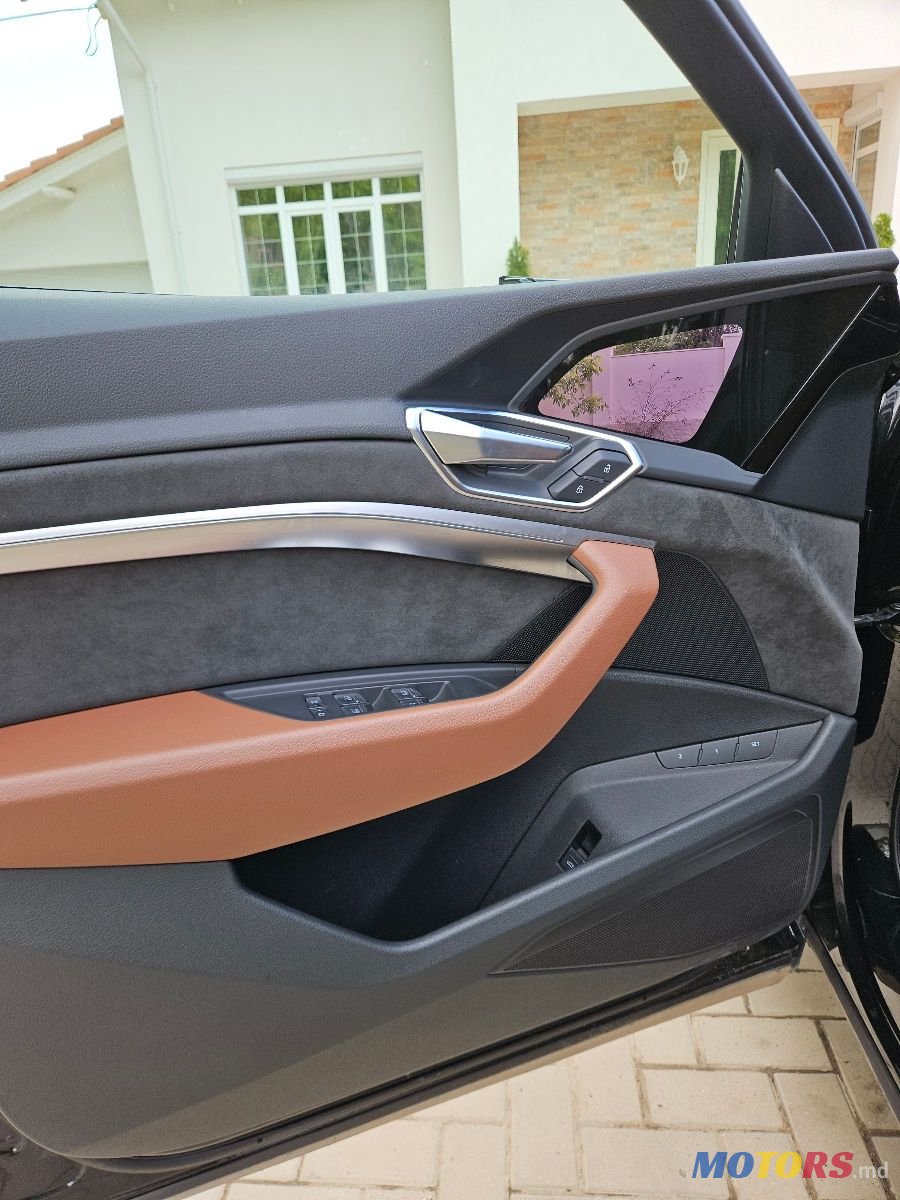 2020' Audi e-tron photo #6