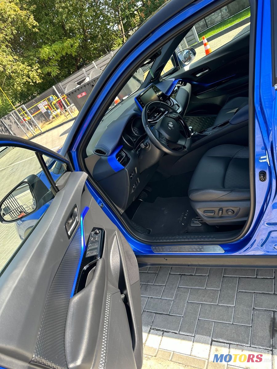 2020' Toyota C-HR photo #5