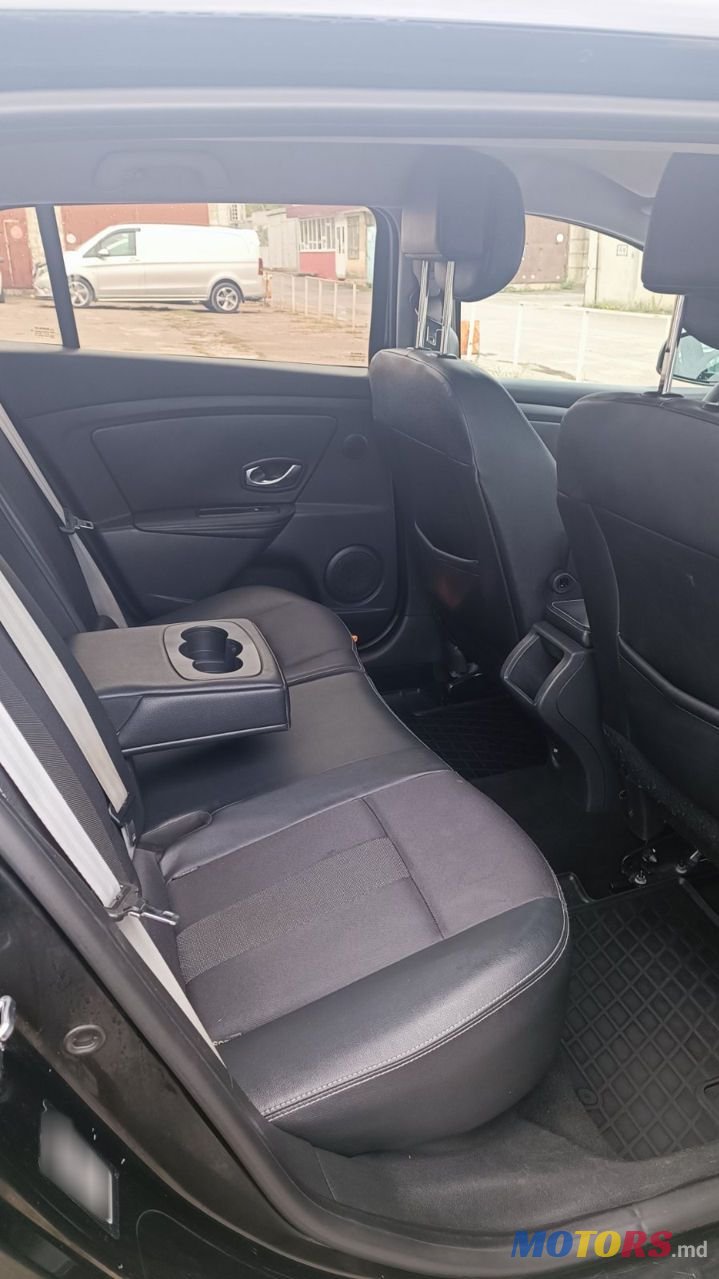 2010' Renault Megane photo #2