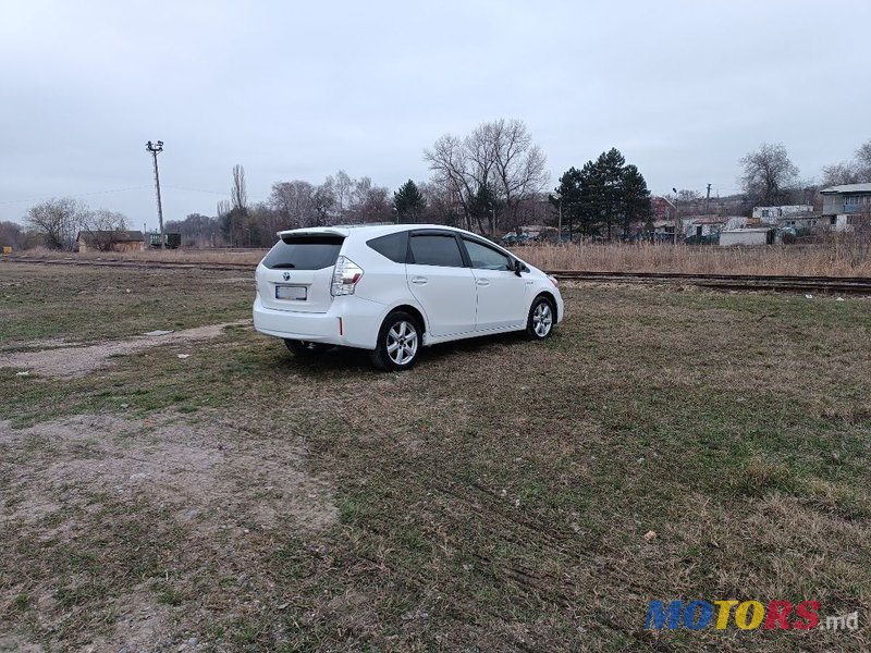 2012' Toyota Prius v photo #4