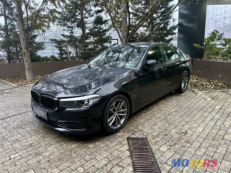 2020' BMW 5 Series photo #1